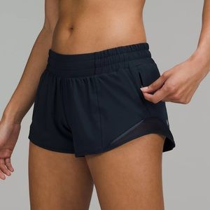 Lululemon Hotty Hot Low-Rise Lined Short 2.5"